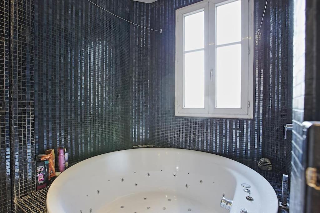 Apartment Luxury Place Des Vosges Paris